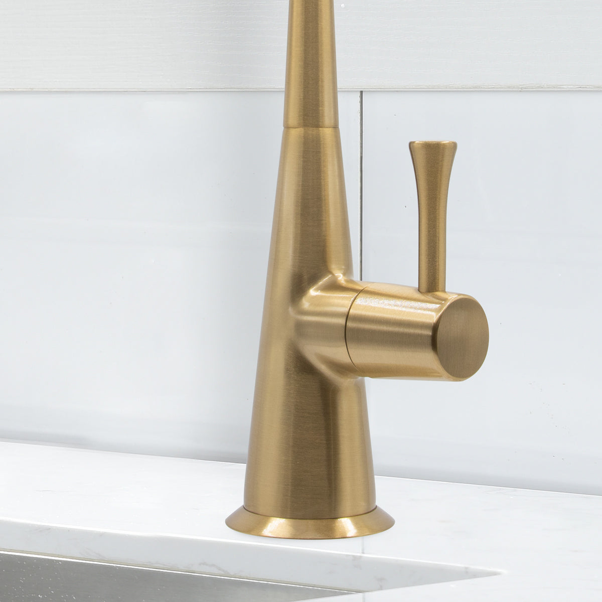 Metpure Anaqua non-air gap reverse osmosis faucet in brushed gold